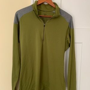 Mens Patagonia Capilene quarter zip.